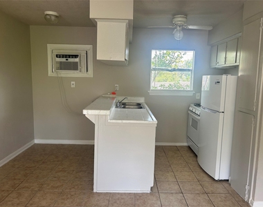 8232 Glenview Drive - Photo Thumbnail 5