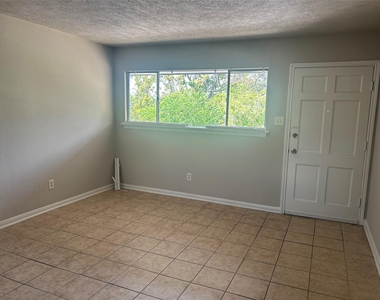 8232 Glenview Drive - Photo Thumbnail 3