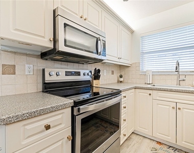 25740 Hickory Boulevard - Photo Thumbnail 7