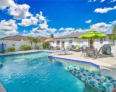 572 105th Avenue N - Photo Thumbnail 5