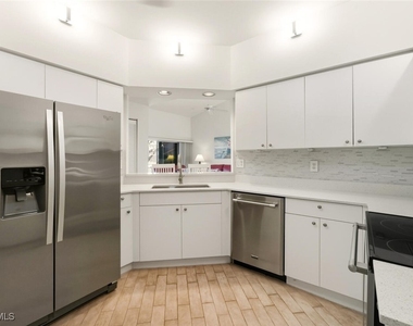 636 Windsor Square - Photo Thumbnail 6