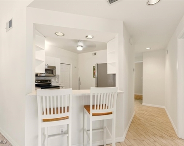 636 Windsor Square - Photo Thumbnail 5
