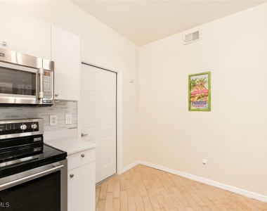 636 Windsor Square - Photo Thumbnail 8