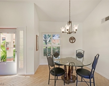 636 Windsor Square - Photo Thumbnail 4