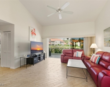 636 Windsor Square - Photo Thumbnail 3