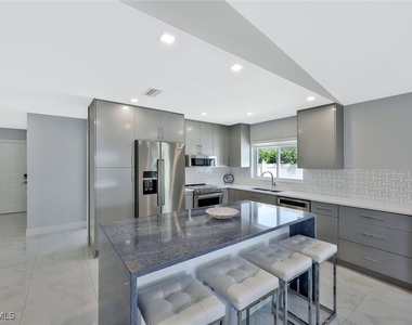 532 103rd Avenue N - Photo Thumbnail 6