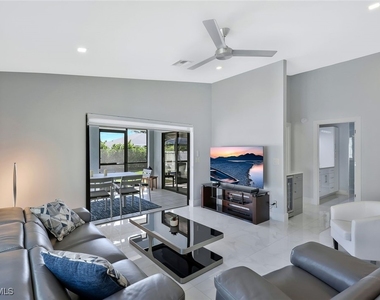 532 103rd Avenue N - Photo Thumbnail 2