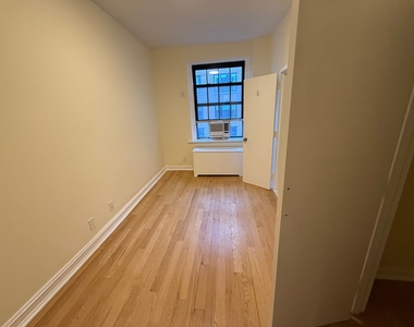 East 63rd Street - Photo Thumbnail 7
