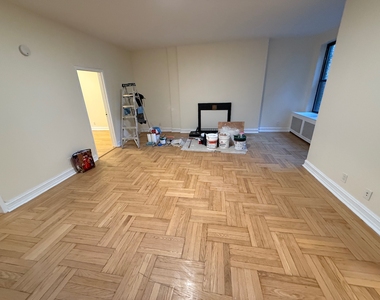 East 63rd Street - Photo Thumbnail 1