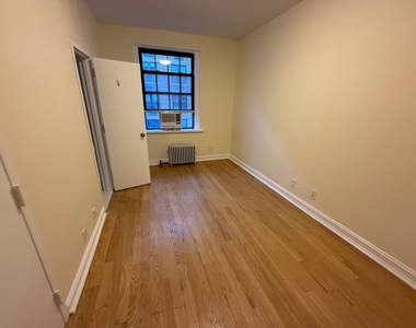 East 63rd Street - Photo Thumbnail 4