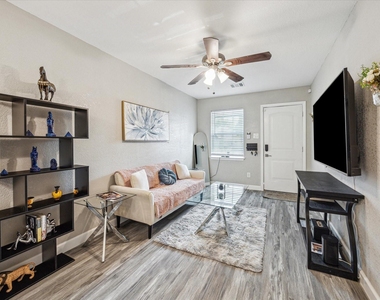 3808 Cochran Street - Photo Thumbnail 2