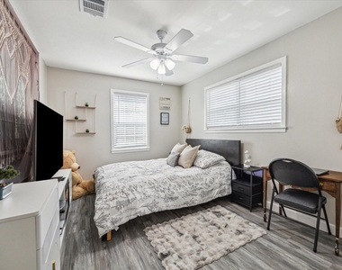3808 Cochran Street - Photo Thumbnail 11