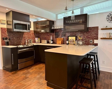3012 Grand View Avenue - Photo Thumbnail 7