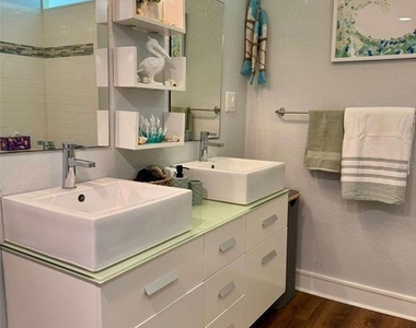 3012 Grand View Avenue - Photo Thumbnail 2