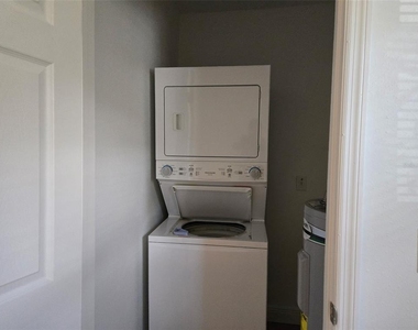 403 Avenue J Se - Photo Thumbnail 5