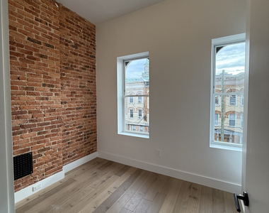 1853 Cornelia Street - Photo Thumbnail 7