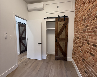1853 Cornelia Street - Photo Thumbnail 4