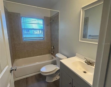 2212 Se 36th Terrace - Photo Thumbnail 6