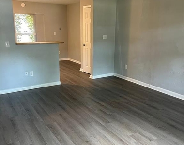 2212 Se 36th Terrace - Photo Thumbnail 2