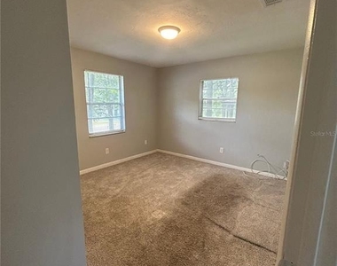 2212 Se 36th Terrace - Photo Thumbnail 4