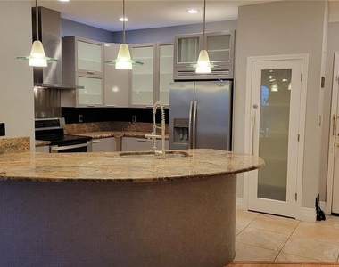 5168 Northridge Road - Photo Thumbnail 3