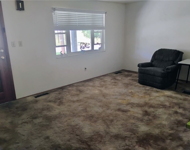 227 Parklane Dr - Photo Thumbnail 4