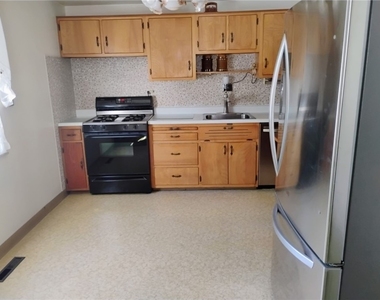 227 Parklane Dr - Photo Thumbnail 5