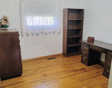 227 Parklane Dr - Photo Thumbnail 8