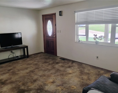 227 Parklane Dr - Photo Thumbnail 2