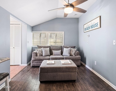 309 Hiering Avenue - Photo Thumbnail 8