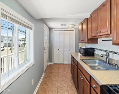 309 Hiering Avenue - Photo Thumbnail 6