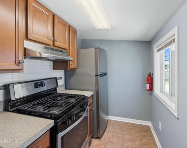 309 Hiering Avenue - Photo Thumbnail 4