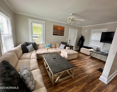 612 Sylvania Avenue - Photo Thumbnail 16