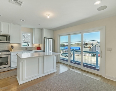 420 1st Avenue - Photo Thumbnail 2