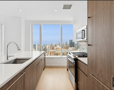 10th Avenue - Photo Thumbnail 12