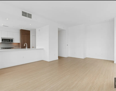 10th Avenue - Photo Thumbnail 9