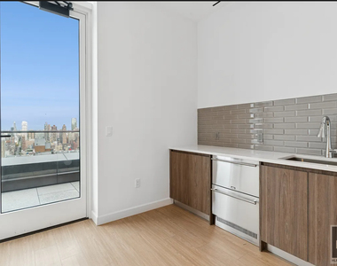 10th Avenue - Photo Thumbnail 17