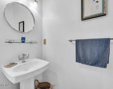 600 St Clair Avenue - Photo Thumbnail 14