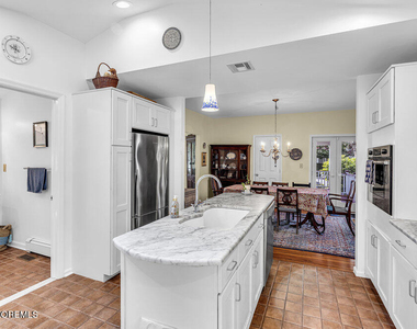 600 St Clair Avenue - Photo Thumbnail 12