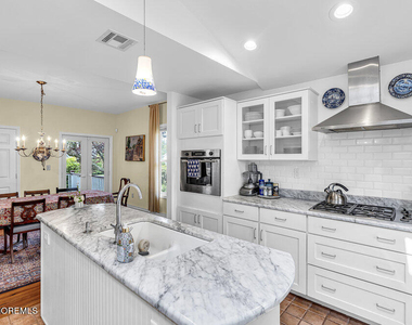 600 St Clair Avenue - Photo Thumbnail 11