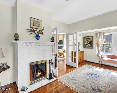 600 St Clair Avenue - Photo Thumbnail 2