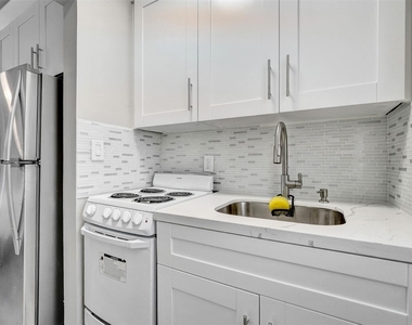 329 Connecticut Street - Photo Thumbnail 6