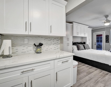 329 Connecticut Street - Photo Thumbnail 8
