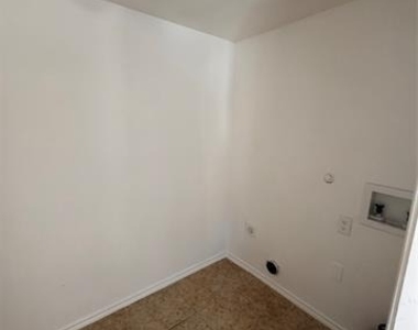 108 Mckinley Street - Photo Thumbnail 7