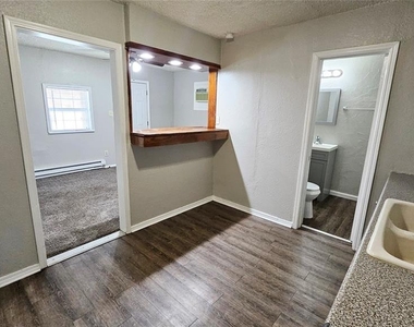 2308 Nw 12th Street - Photo Thumbnail 8