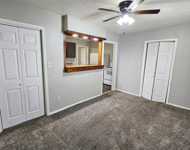2308 Nw 12th Street - Photo Thumbnail 1