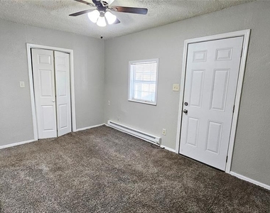 2308 Nw 12th Street - Photo Thumbnail 2