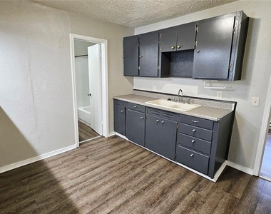 2308 Nw 12th Street - Photo Thumbnail 5
