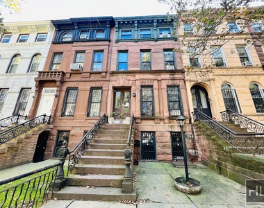 284 Halsey Street - Photo Thumbnail 4