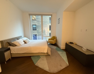  East 44th Street & Third Avenue  - Photo Thumbnail 3